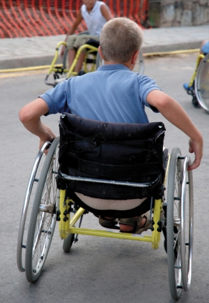 garçons en fauteuil roulant